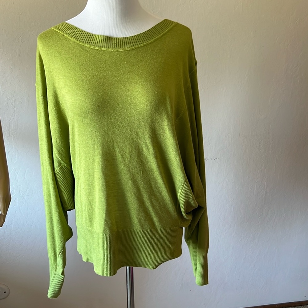 Ellen Tracy green off the shoulder batwing sweater. XL